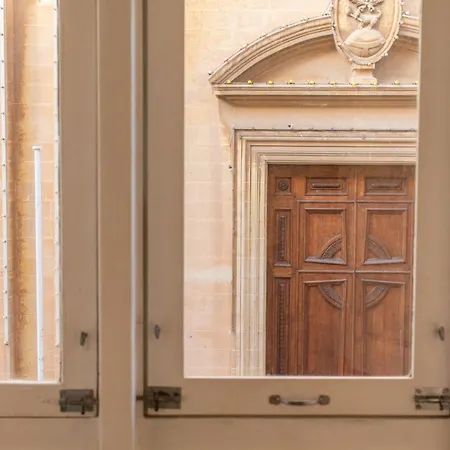 Апарт-отель 15 Main Gate