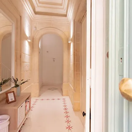 Апарт-отель 15 Main Gate 3*