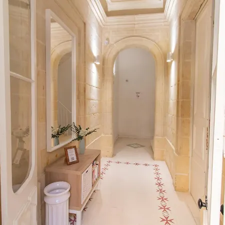 15 Main Gate 3* Биргу