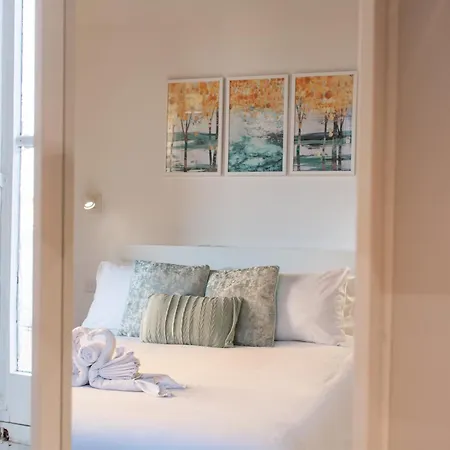 15 Main Gate Апарт-отель