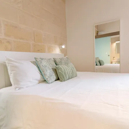 Апарт-отель 15 Main Gate