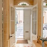 15 Main Gate Hotel de apartamente