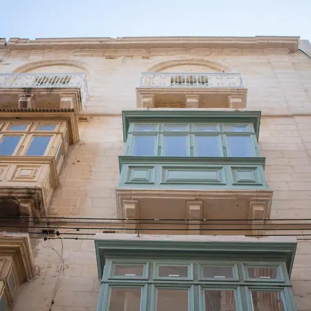 15 Main Gate Apart Otel