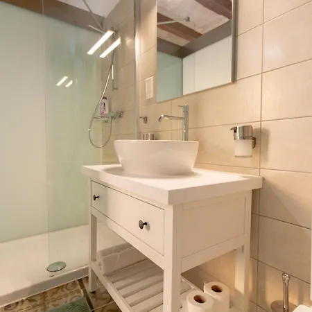 15 Main Gate Apart-hotel