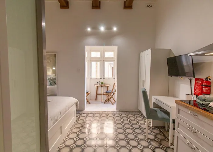 15 Main Gate بيرغو