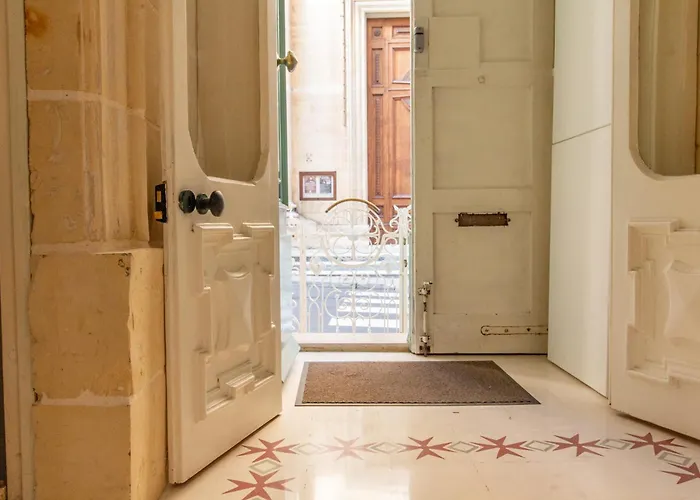 15 Main Gate 3* بيرغو