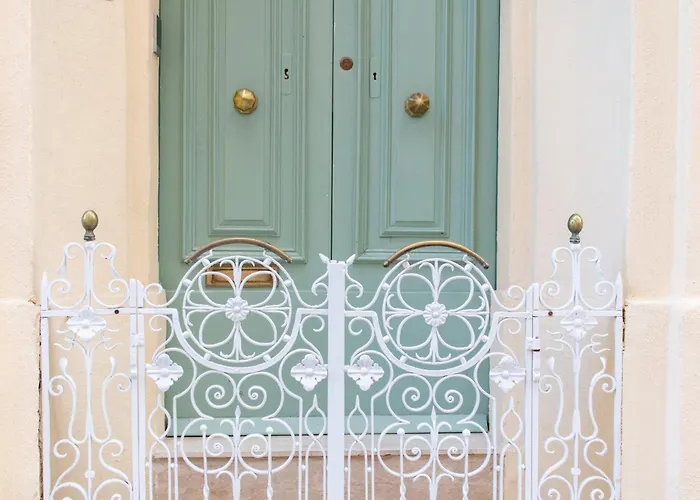 15 Main Gate بيرغو